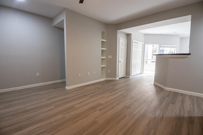 Foto del edificio - 2320 Gracy Farms Ln