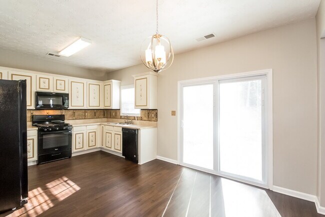 Foto del edificio - 229 Winthrop Ln