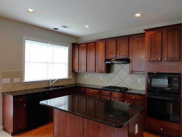 Building Photo - 690 Pimlicon Pl