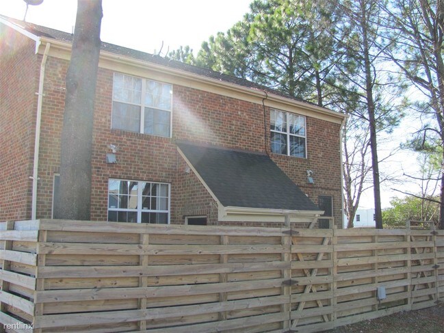 Building Photo - 111 Ransone St