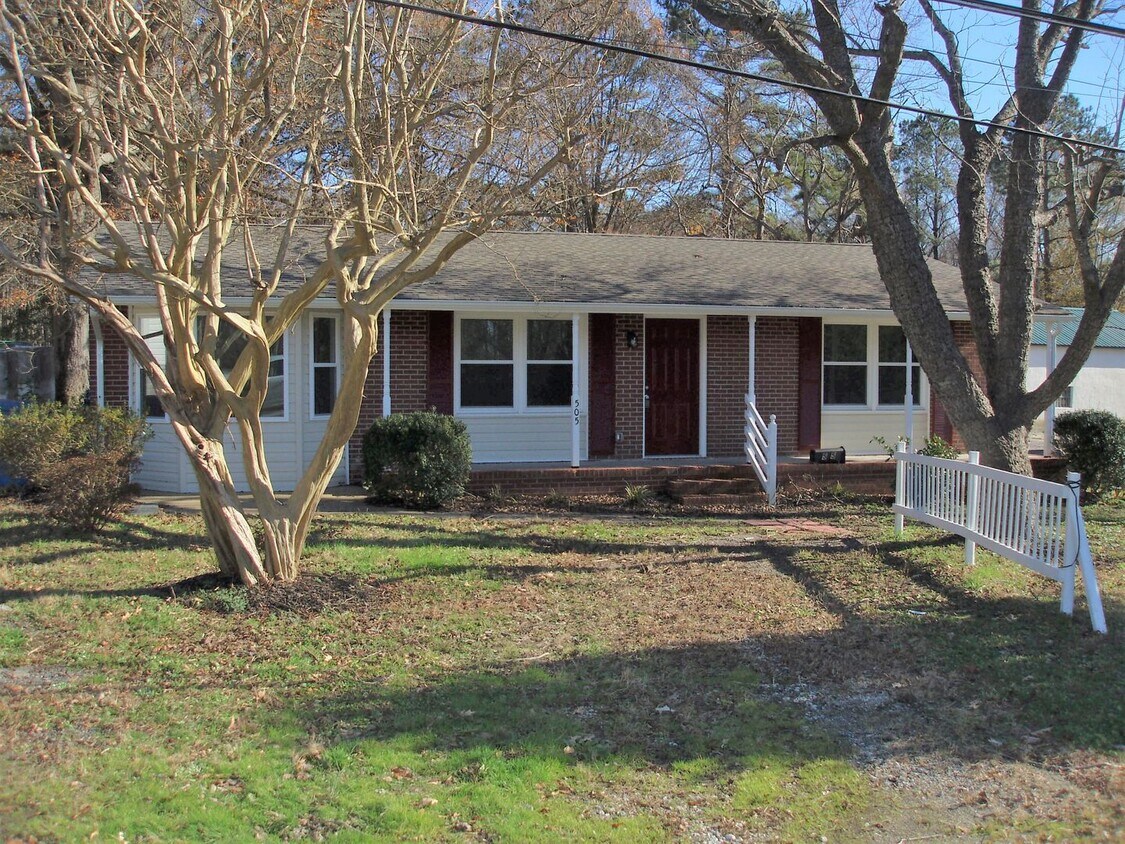 Primary Photo - FOR RENT - 3 Bedroom / 1 Bath Ranch in Che...