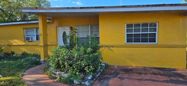 Foto del edificio - 112 Newton Rd