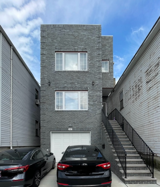 Building Photo - 345 N 2nd St