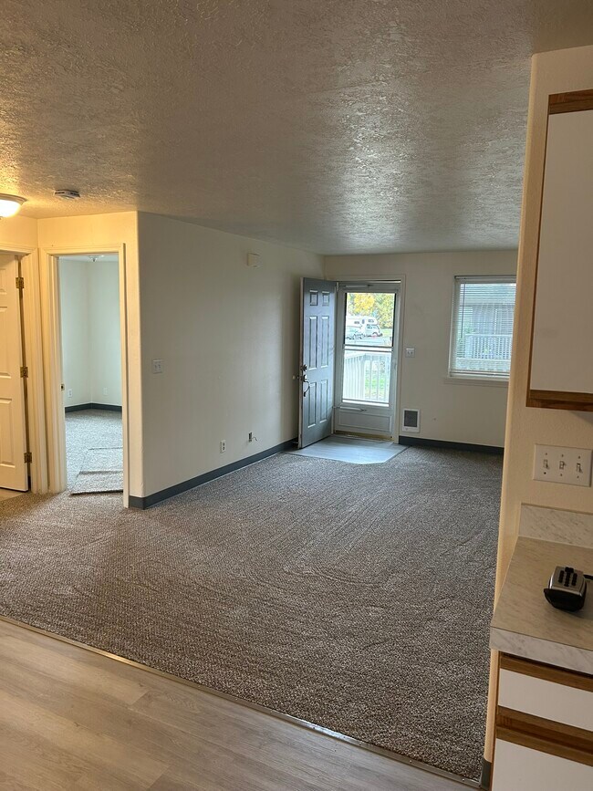 Foto del edificio - 933 NW Cains Rd