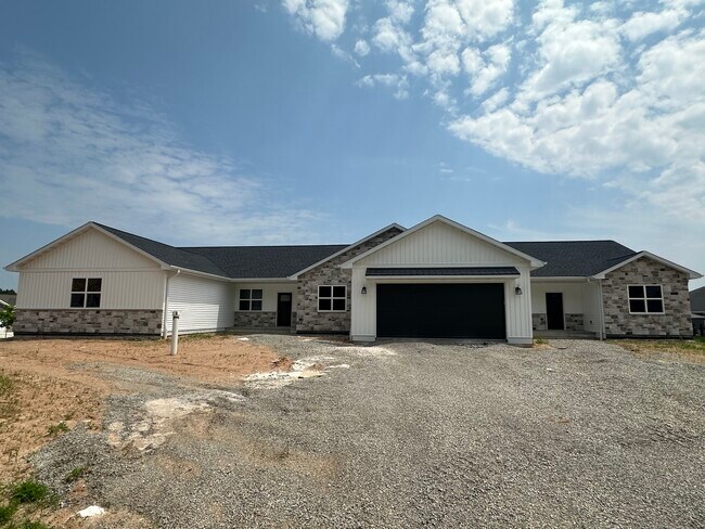 Foto del edificio - 2129 Clover Field Dr