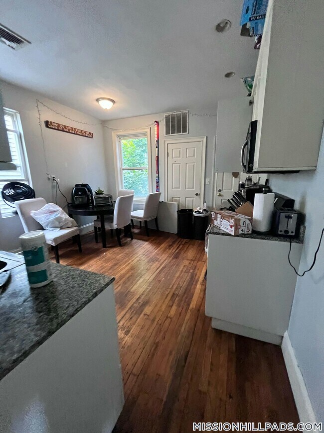 Foto del edificio - 731 Parker St