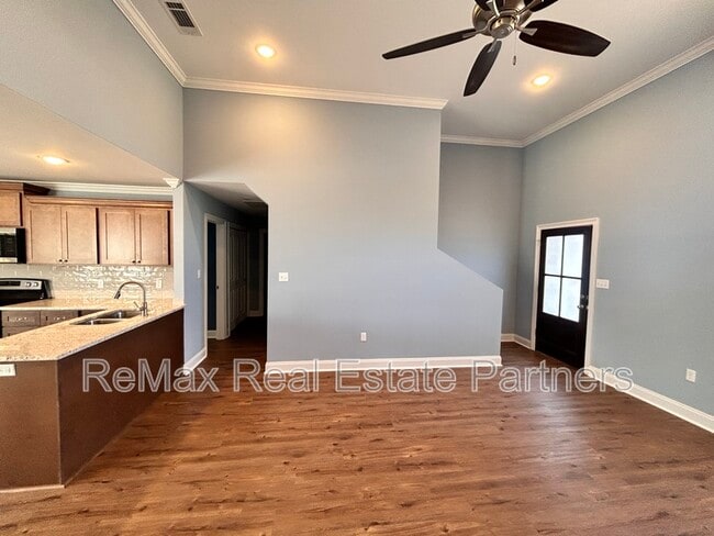 Building Photo - 9 Canyon Oak