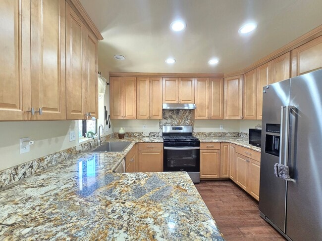 Building Photo - House for rent  | 3 Bedrooms | 2 Bathrooms...