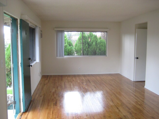 Building Photo - 4643 Kester Ave