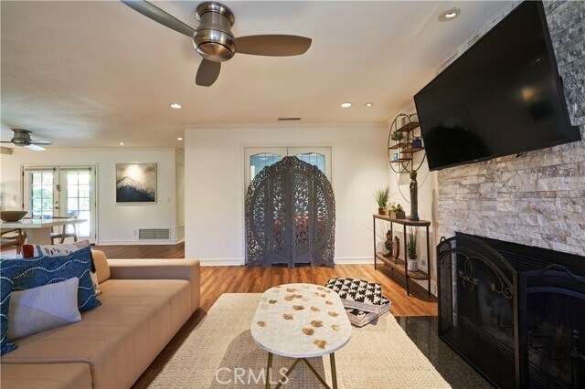 Foto del edificio - 54440 Eisenhower Dr