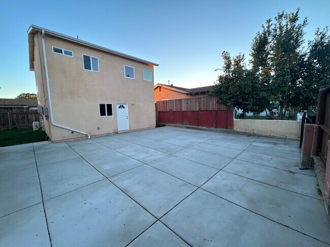 Foto del edificio - 6951 Corbin Ave
