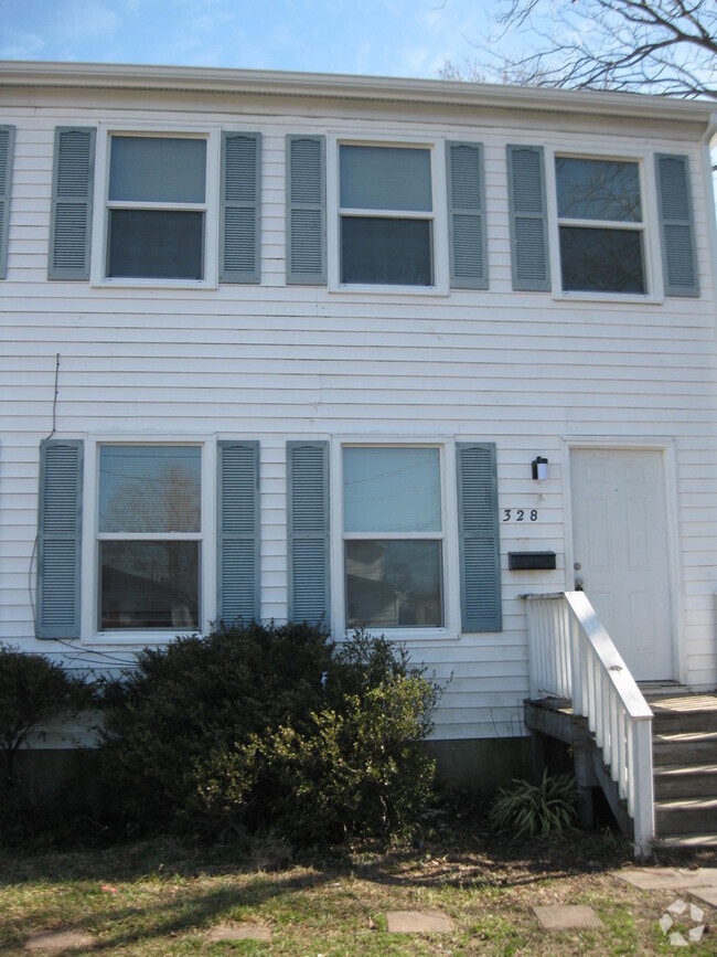 Building Photo - 326-328 Mary St
