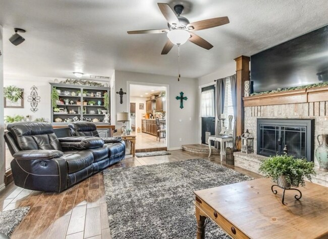 Building Photo - 814 Hickory Stick Dr