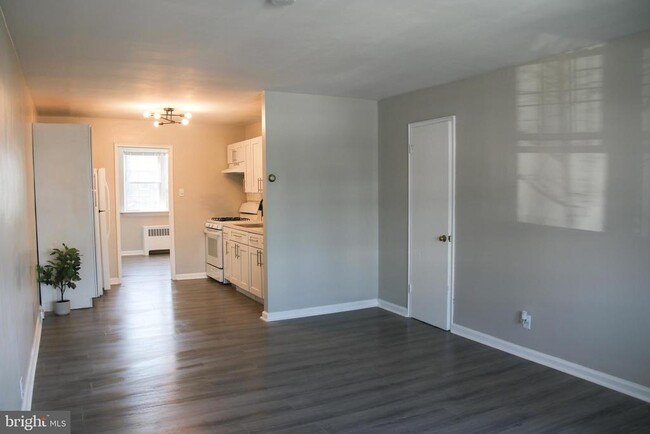 Building Photo - 6346 Lawndale St