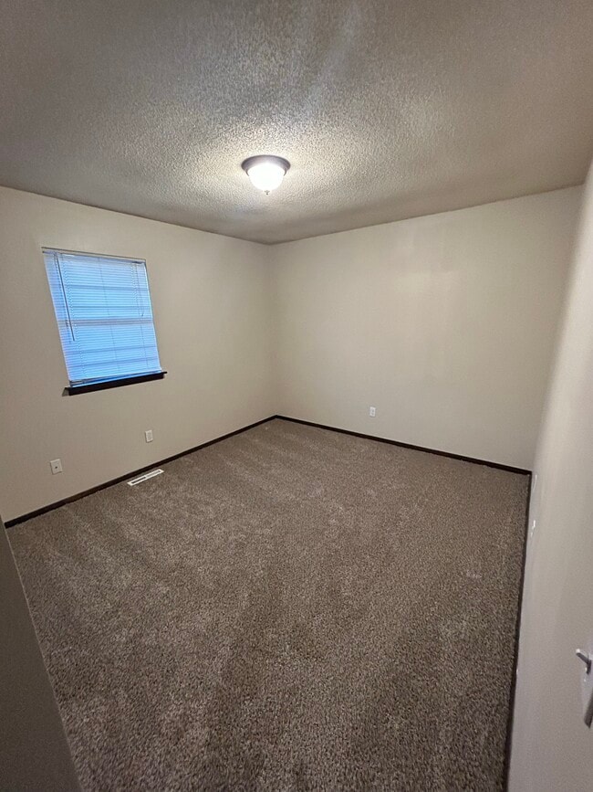 Building Photo - 808 Dondee Dr