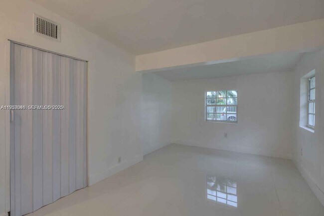 Building Photo - 2260 Service Rd