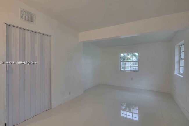 Foto del edificio - 2260 Service Rd