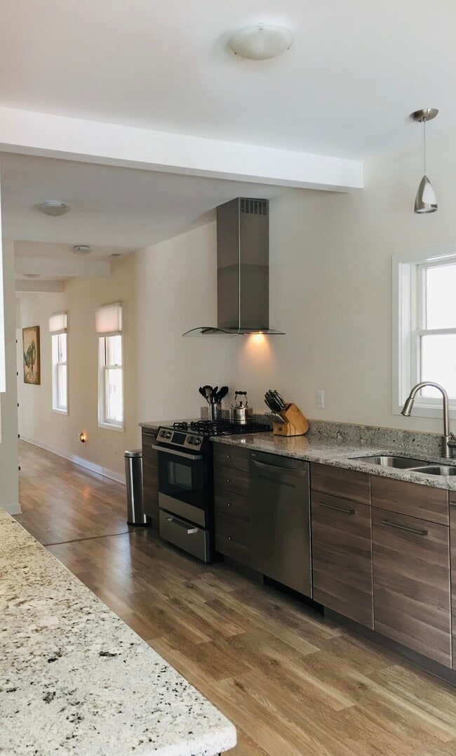 Building Photo - 330 S Main St