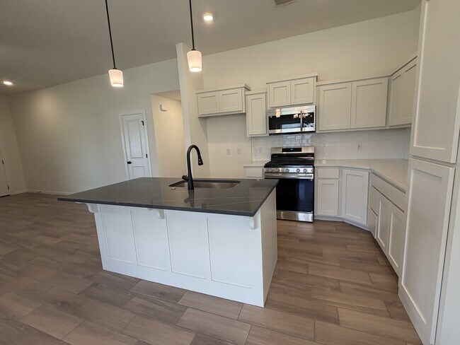 Foto del edificio - 18221 Austin Ct