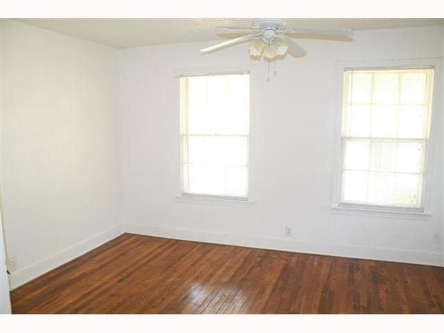 Building Photo - 604 W N Loop Blvd