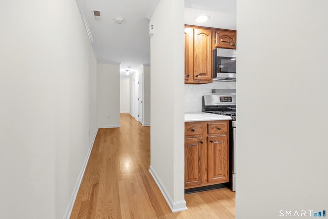 Foto del edificio - 259 Mayfield Dr