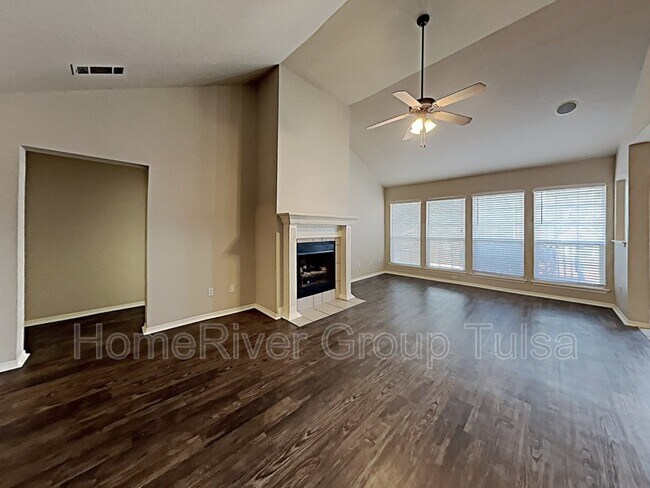 Building Photo - 3710 N Ironwood Pl