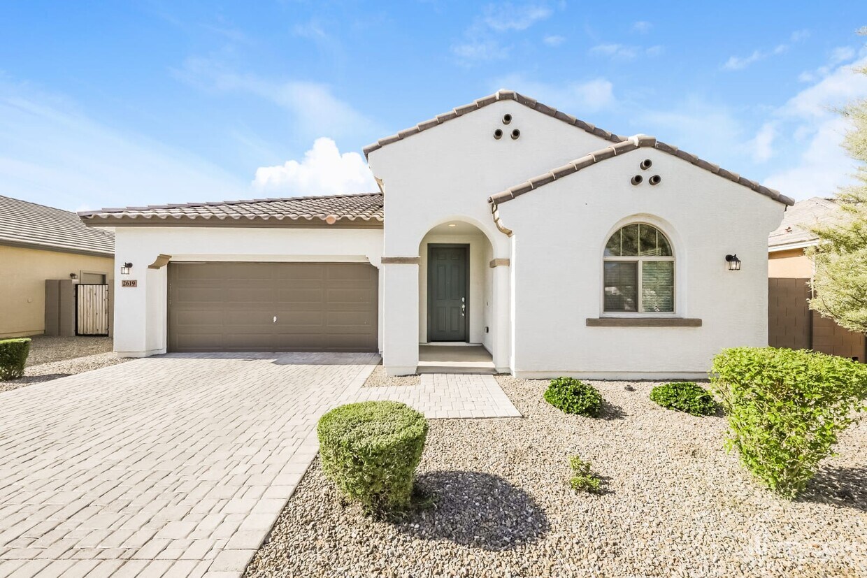 Foto principal - 2619 E Danbury Rd