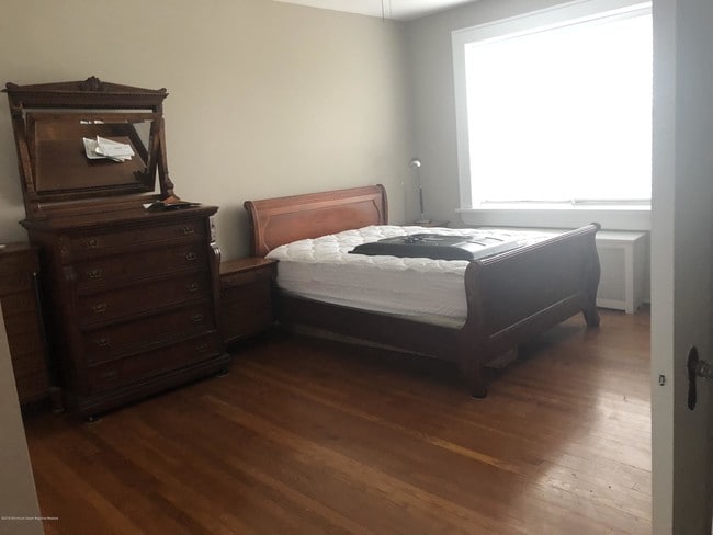 Building Photo - 1 Roseld Ave