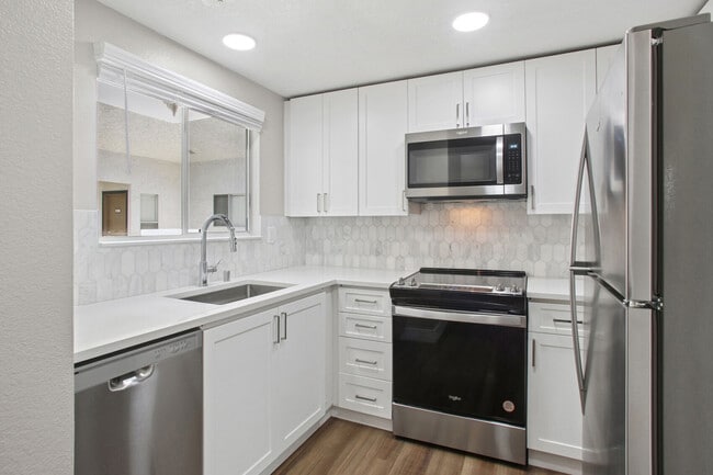Building Photo - Stoneridge Apartments