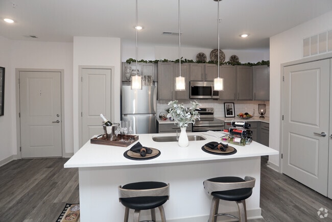 Interior Photo - Greenview