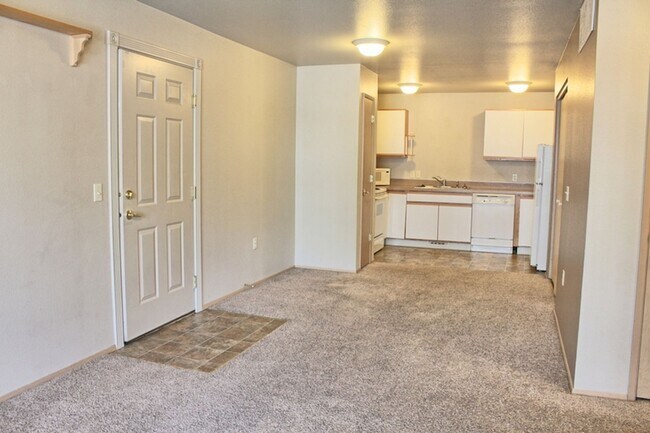 Foto del edificio - Two Bedroom Two Bath Ground Floor Condo for Rent!