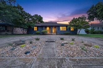 Building Photo - 3330 Sharpview Ln