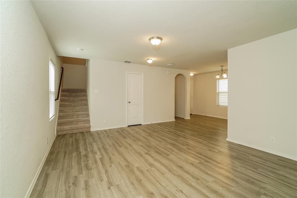 Primary Photo - 17459 Linthorne St