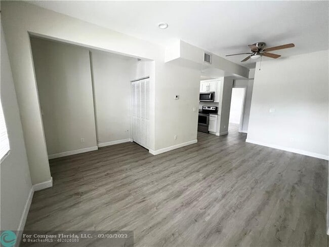 Foto del edificio - 627 Bunker Rd
