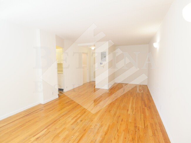 Foto del interior - 94 East 4th Street- 2 Months Free!