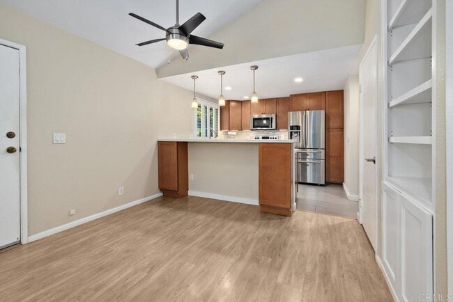 Building Photo - "Chic La Jolla 1BR Retreat: Spacious 710 S...