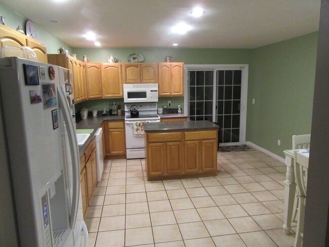 Building Photo - 135 Waldorf Dr