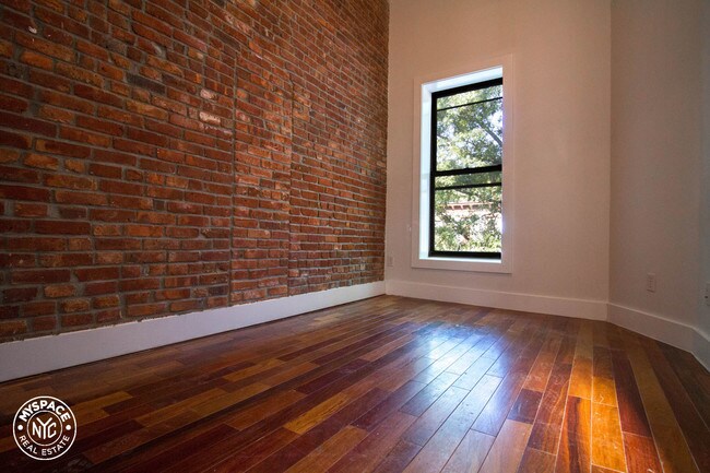 Building Photo - 436 Throop Ave