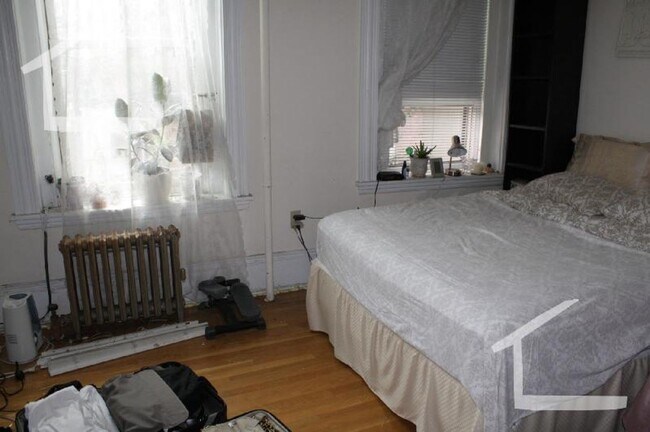 Foto del edificio - 9/1 No Fee! Spacious 2BR near Northeastern, all utils inc!