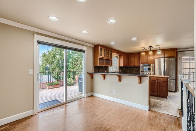 Building Photo - Lower Kennydale, Minutes from I-405, Micro...