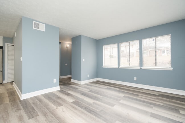 Foto del edificio - 7560 Taylor Rd