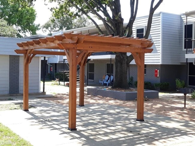 Foto del edificio - 1 br, 1 bath Condo - 2730 Fyke RD Flat  1 ...