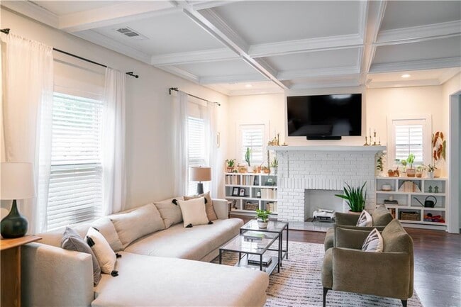 Building Photo - 1580 Pineview Terrace SW