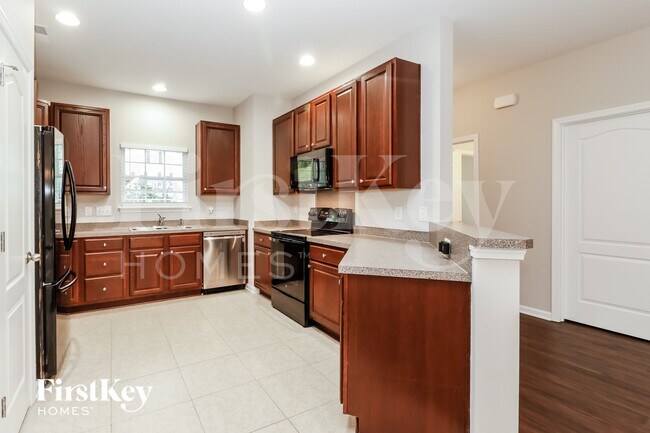 Foto del edificio - 646 Savannah River Dr