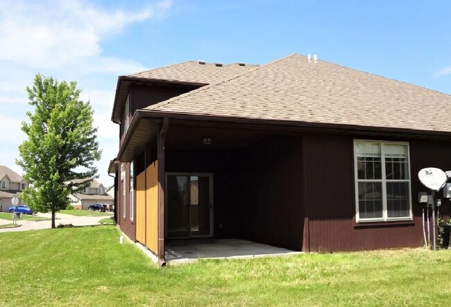 Foto del edificio - 200 White River Dr