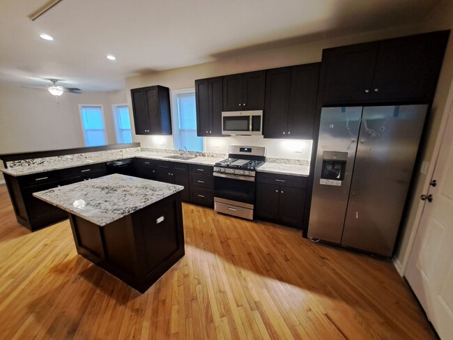 Foto del edificio - 1534 E Marquette Rd