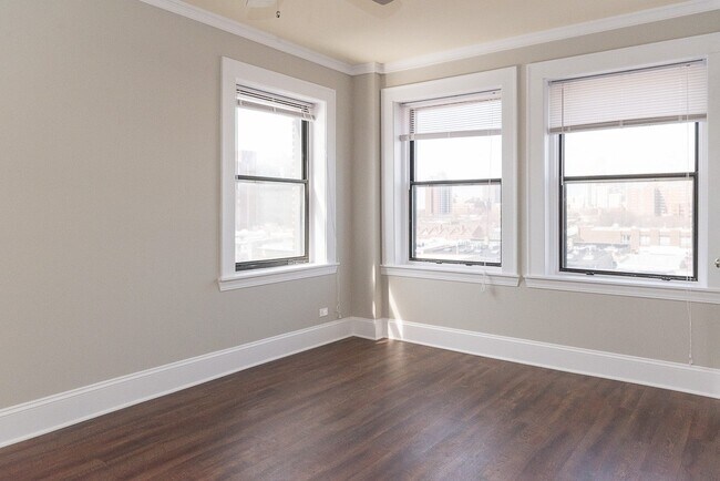 Foto del edificio - 817 W Lakeside Pl