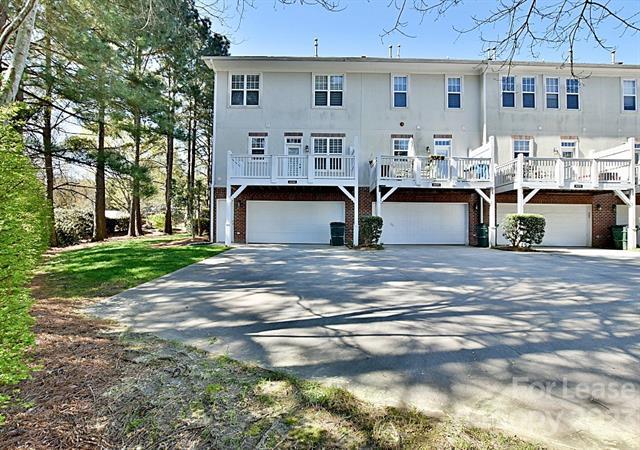 Building Photo - 14266 Richmond Park Ave