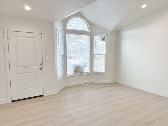 Foto del edificio - 5687 S 5630 W