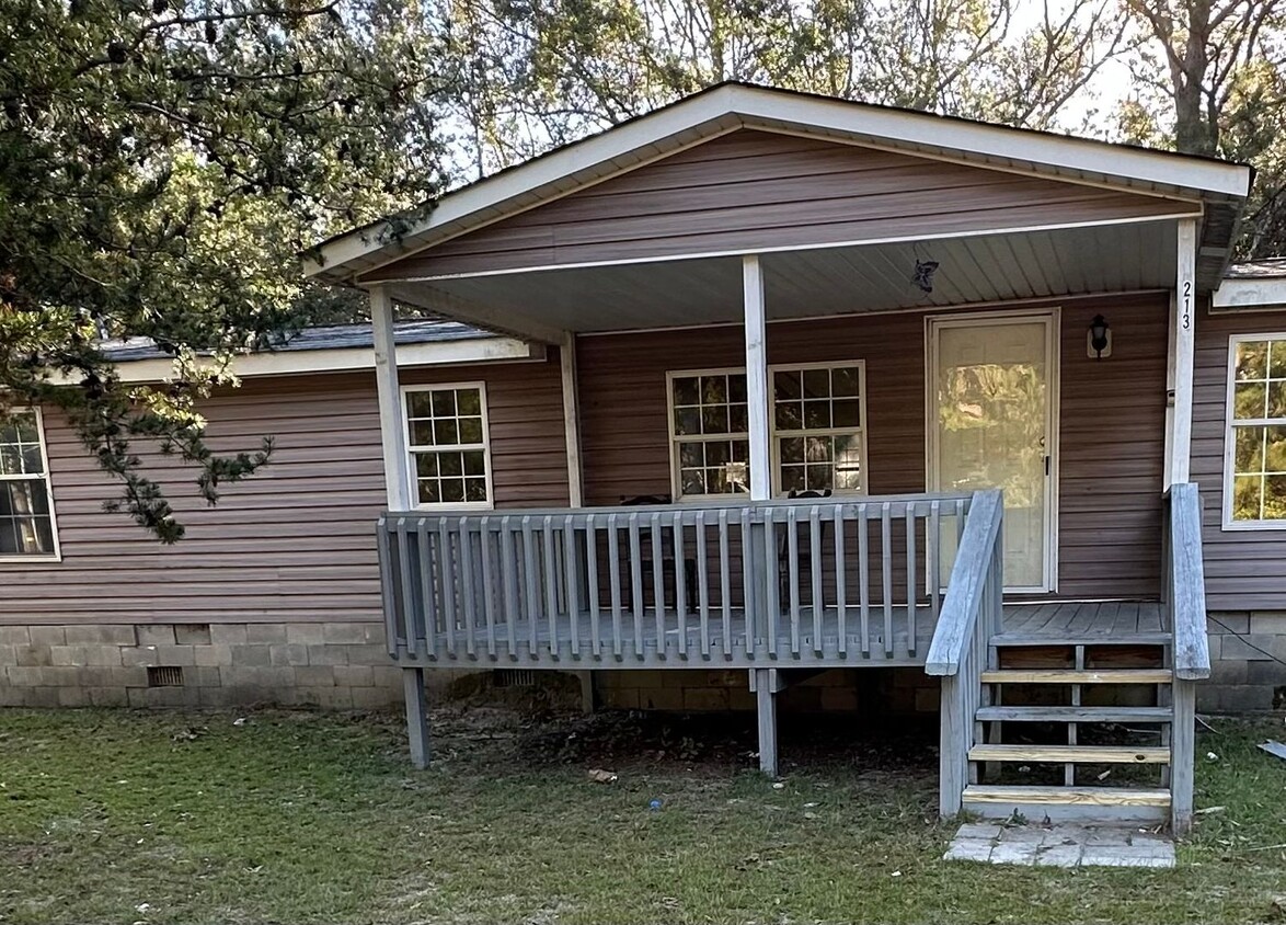 Primary Photo - Large 3 bedroom, 2 bath mobile home, $950,...